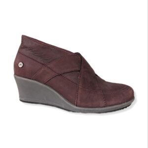Mozo Women's Maroon Leather Descanso Slip Resistant Wedges